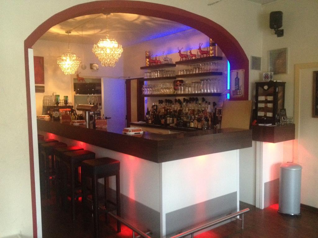 Alex -Lounge -Sportsbar -Smokerlounge Hotel Otterbach Buitenkant foto